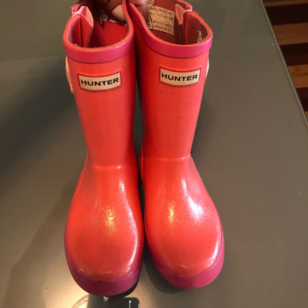 Kids Hunter boot size 10 US and 9 UK.